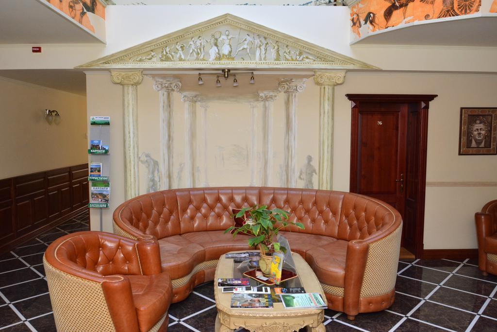 Hotel Atrium *